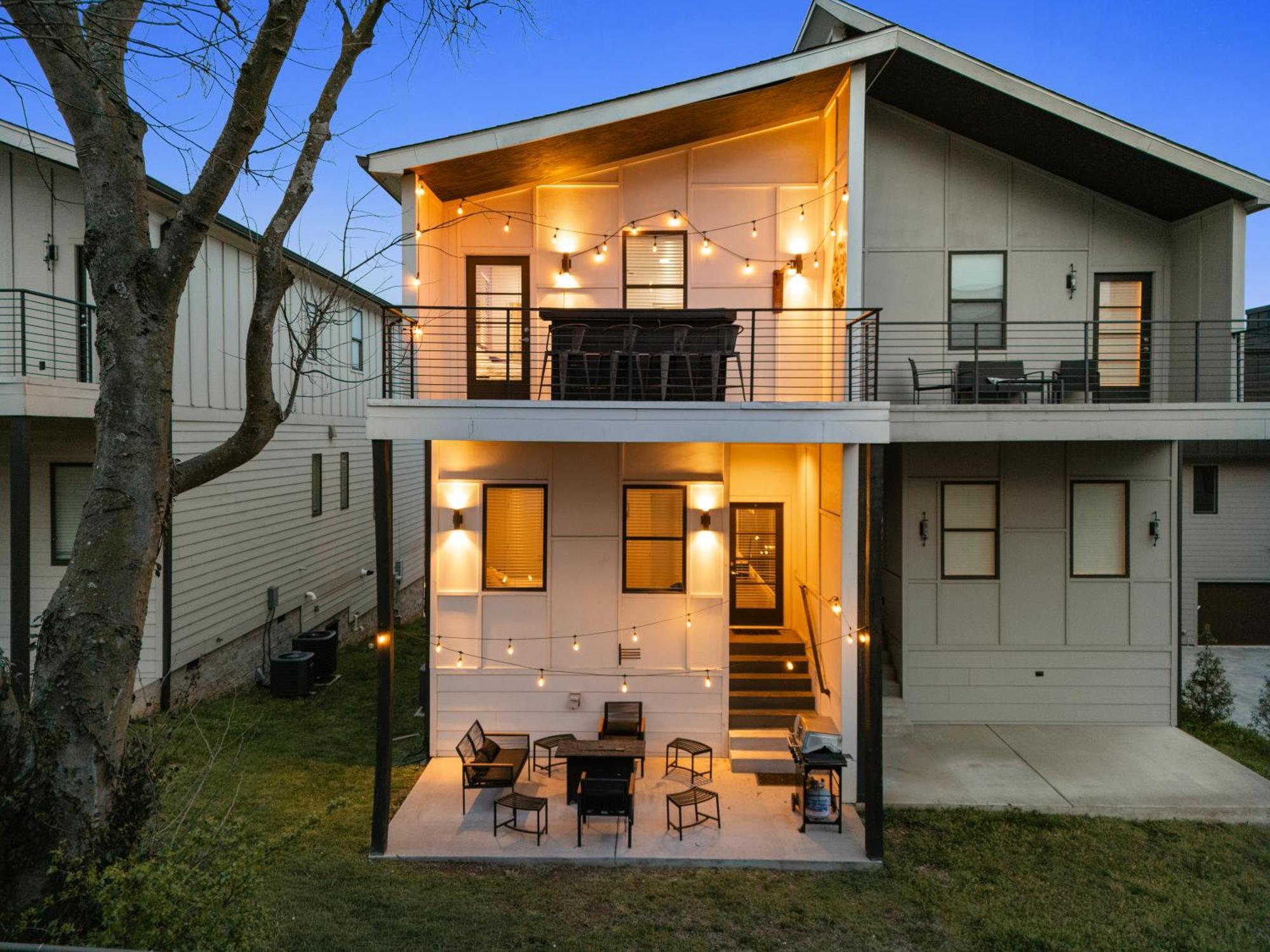 Balcony Bar, Grill & Firepit With A View And Sleeps 16 Only 8 To Broadway