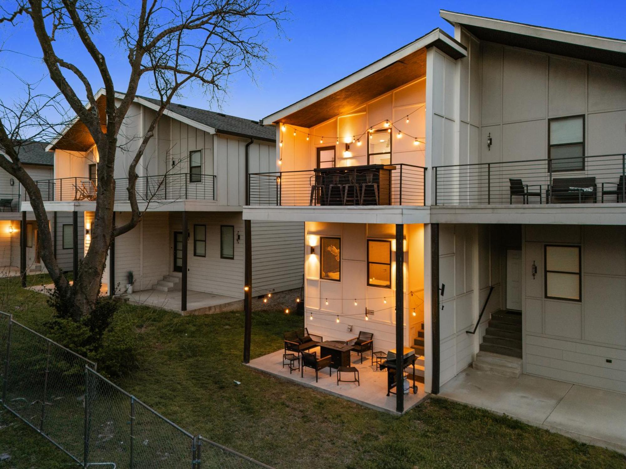 Balcony Bar, Grill & Firepit With A View And Sleeps 16 Only 8 To Broadway
