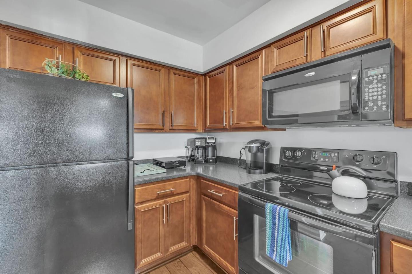 Walk To Broadway! 2Br2Bath Condo, Sleeps 6, Pool Apartment Nashville