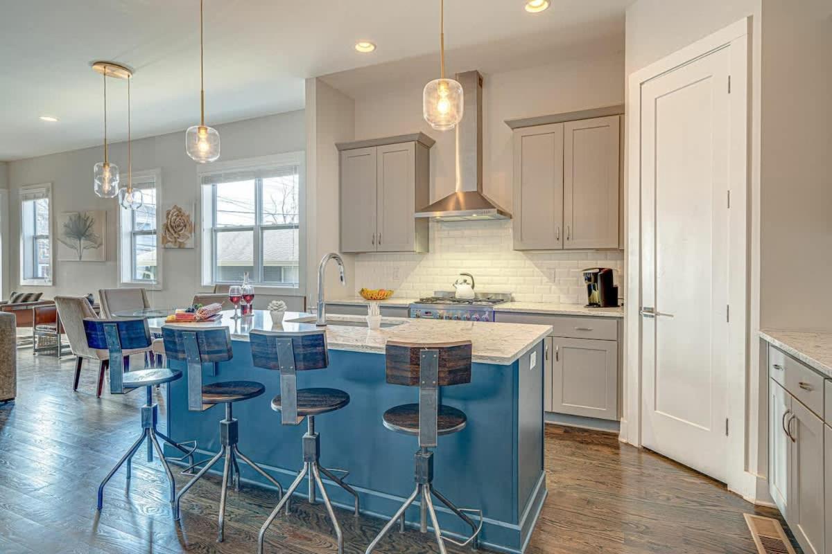 Cultured Coach - Music Row - Mins To Downtown Holiday home Nashville