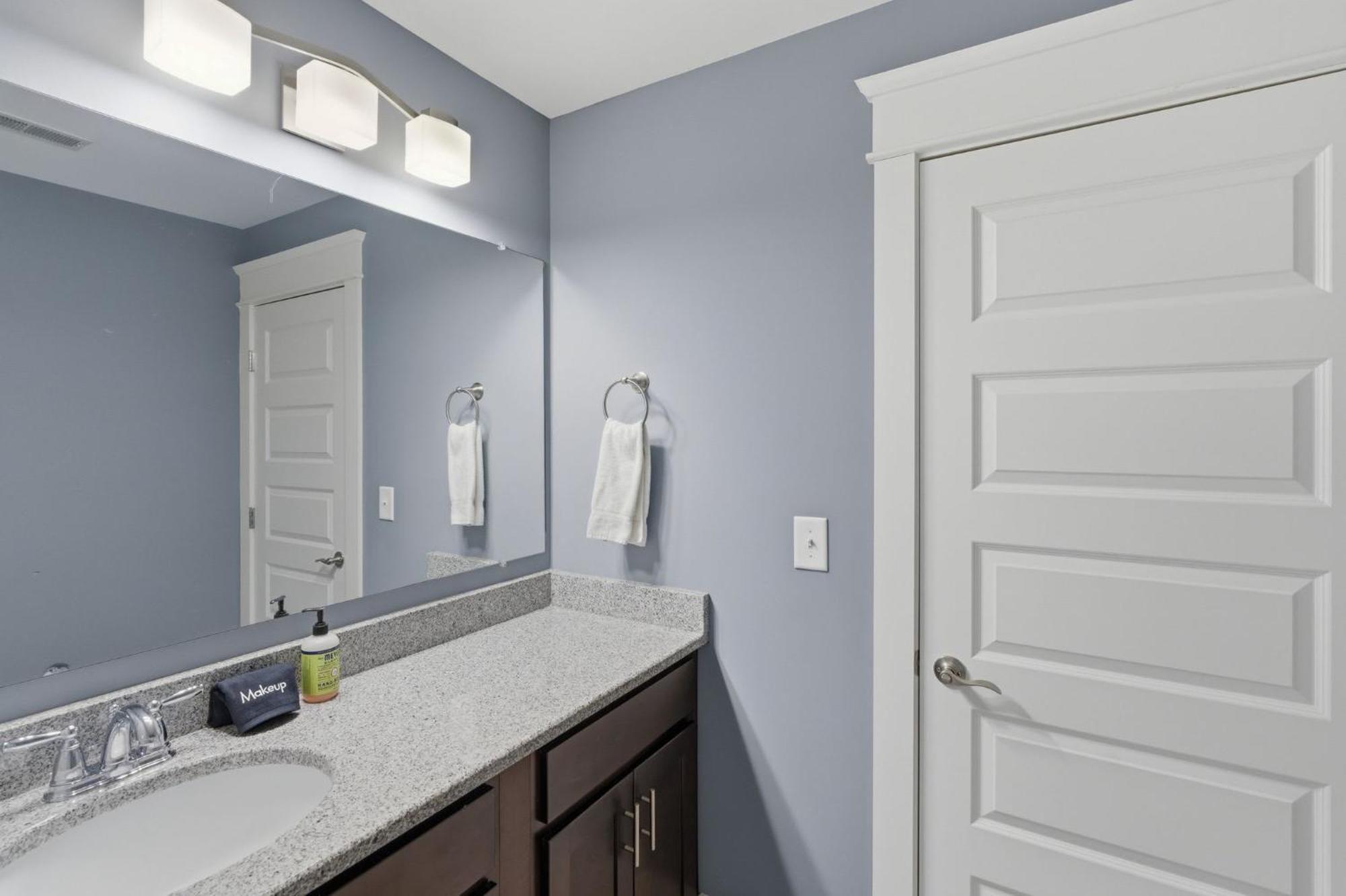 New 7 Mins To Broadway Sleeps 8