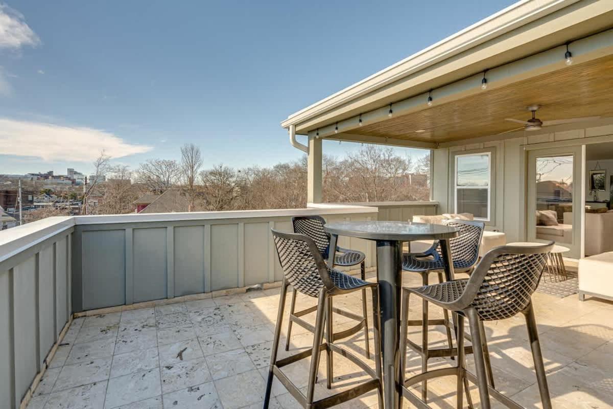 Cultured Coach - Music Row - Mins To Downtown Holiday home *