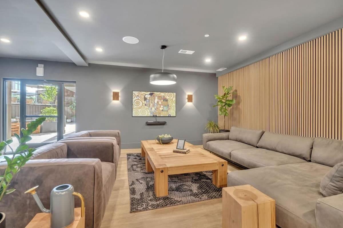 Hyve - Southern Comfort - Walk To Broadway Holiday home