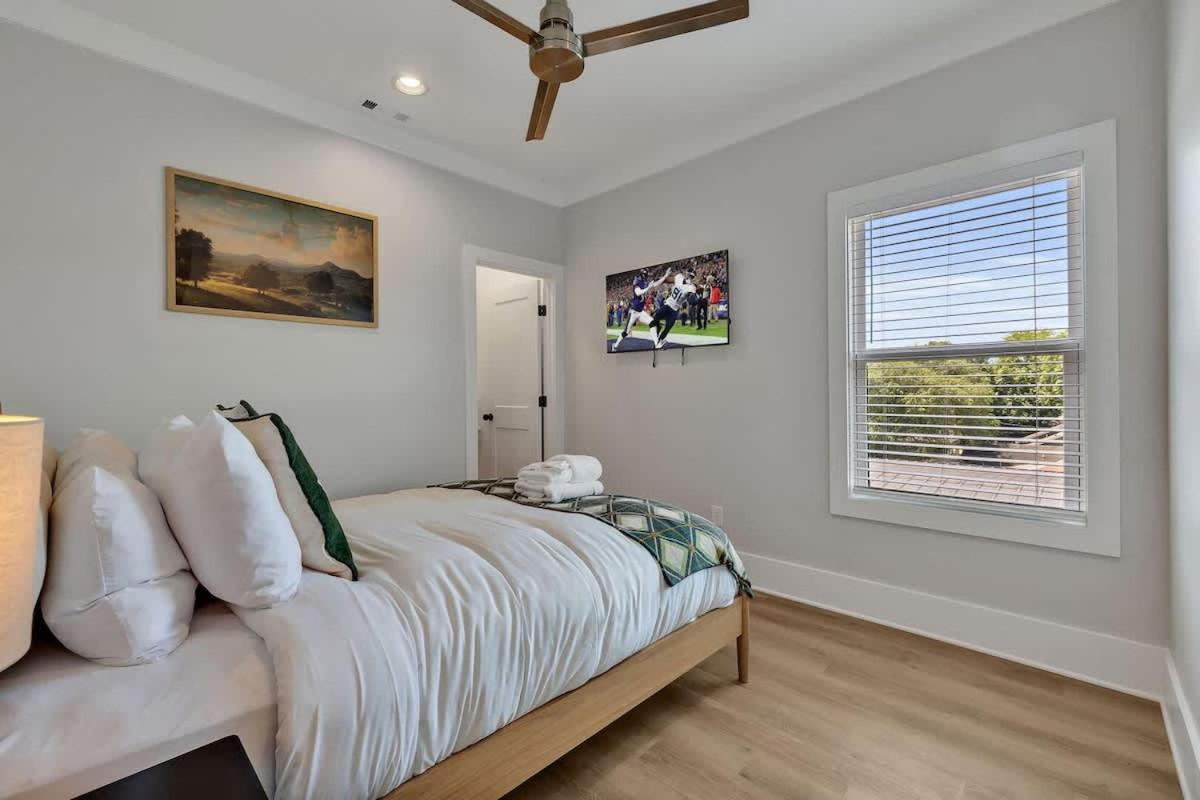 Soprano - Private Rooftop - 8 Mins To Broadway Holiday home *