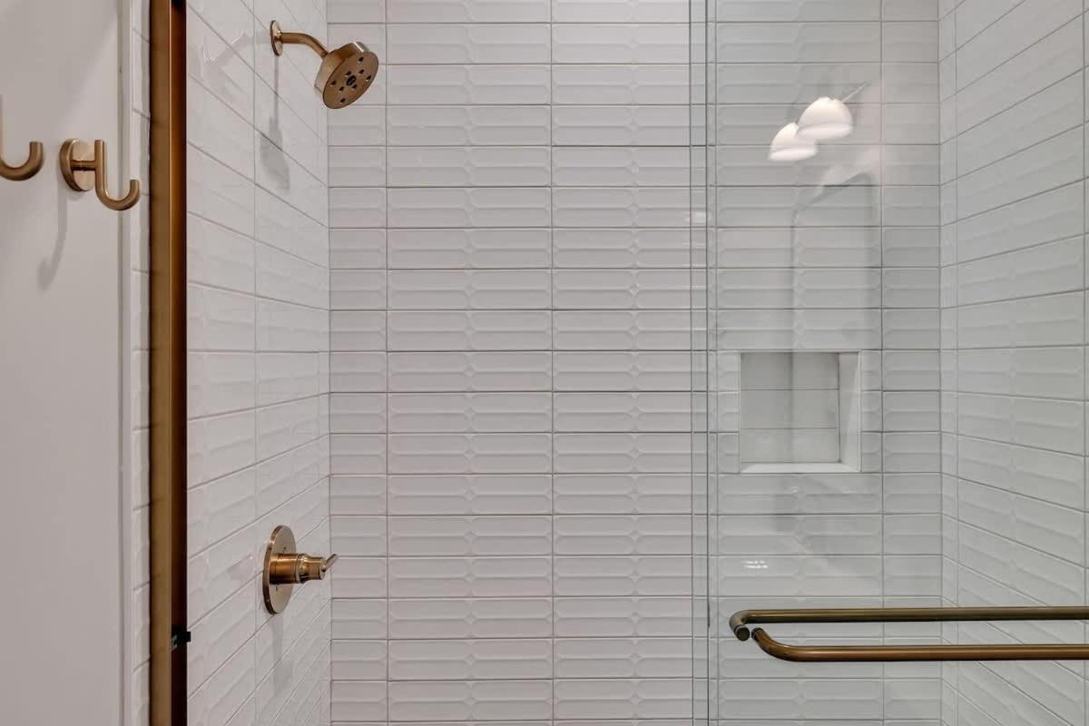Holiday home Bass - Private Rooftop - 8 Mins To Broadway