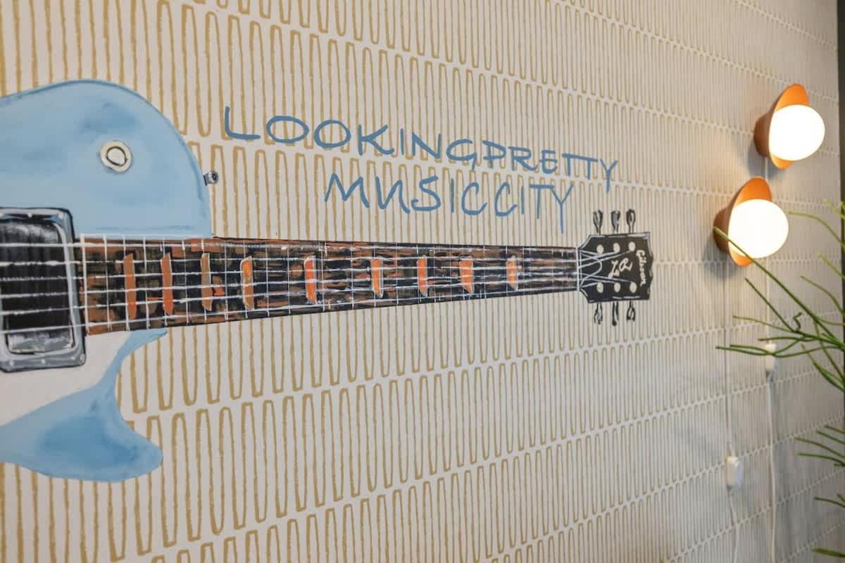 Holiday home Hyve - Harmony Strum - Walk To Broadway - Pool & Gym