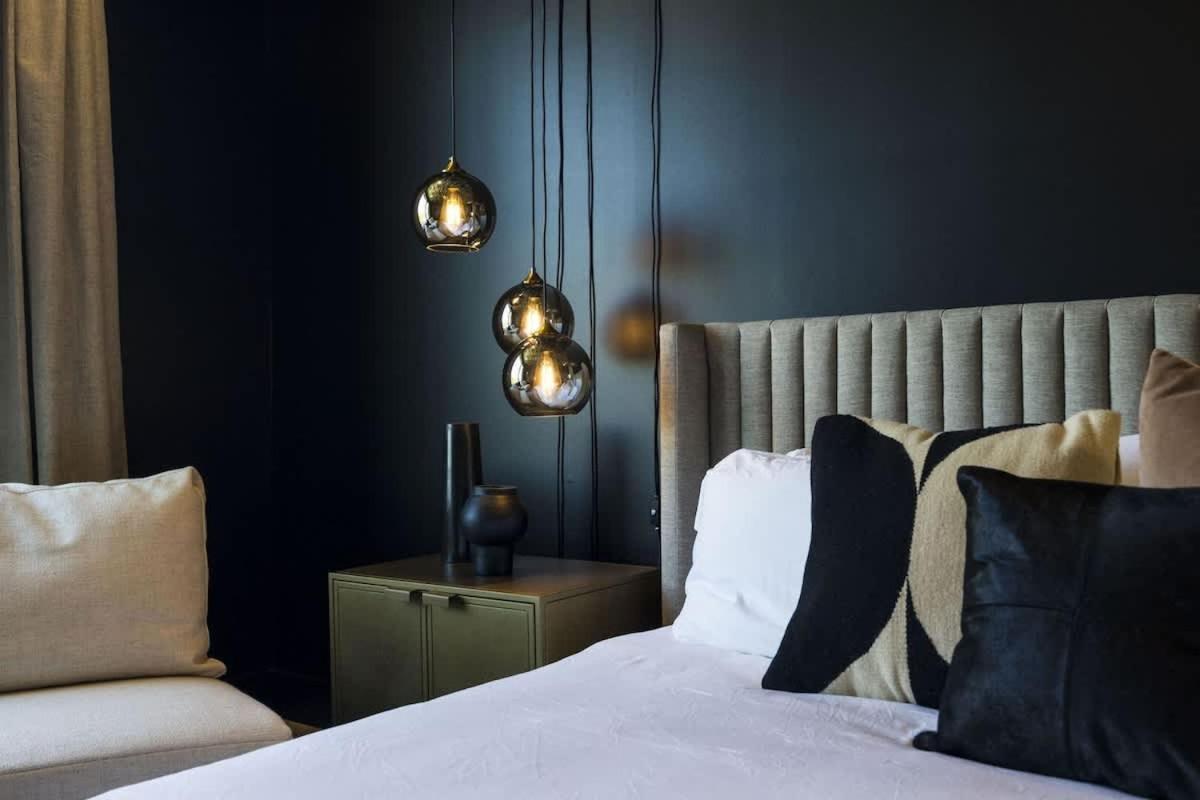 Enchant - Stunning Views - Modern Luxe Holiday home
