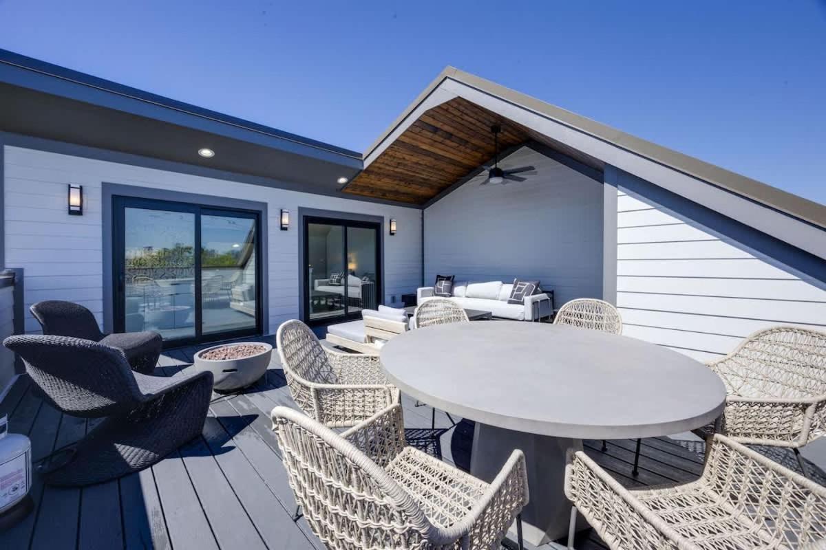 Enchant - Stunning Views - Modern Luxe Holiday home *