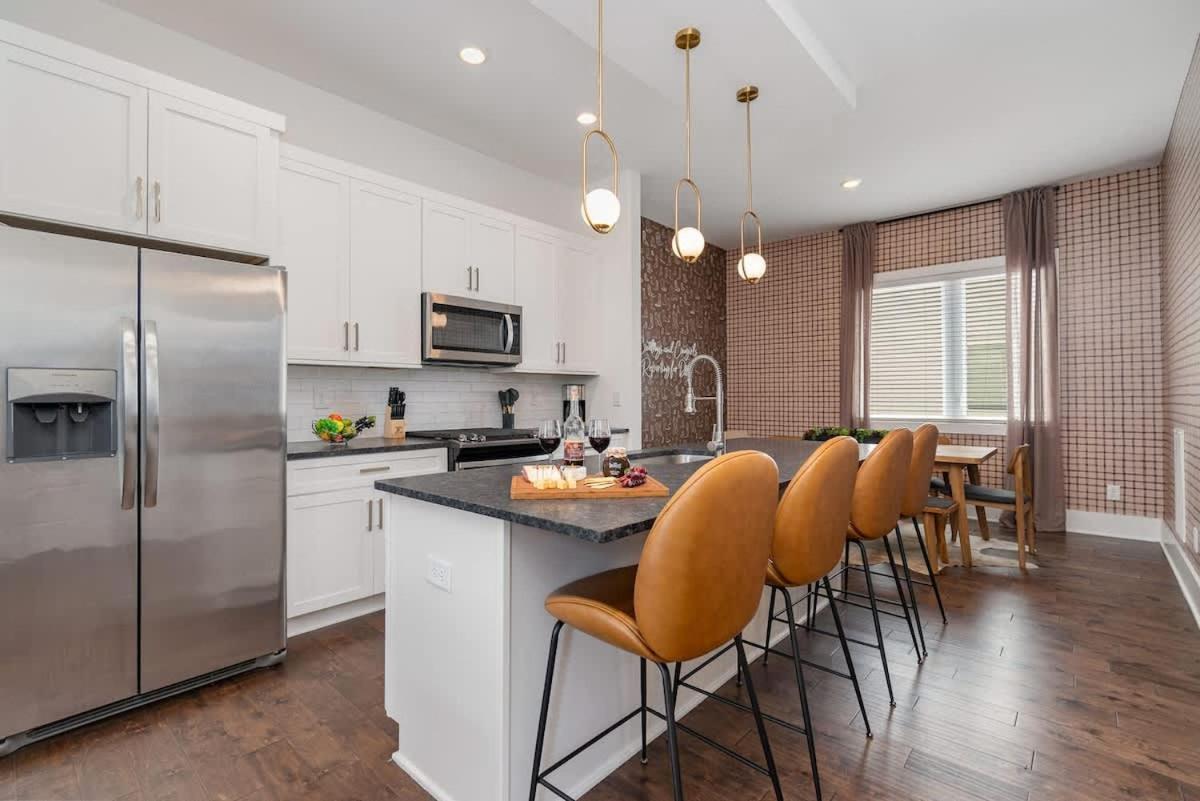 Urban Spur-3 Bedroom Townhome-6 Min Nissan Stadium