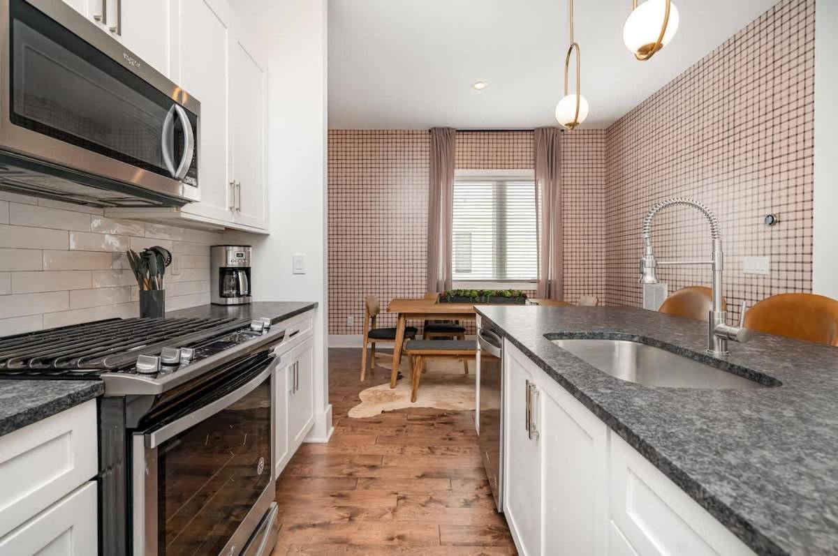 Urban Spur-3 Bedroom Townhome-6 Min Nissan Stadium *