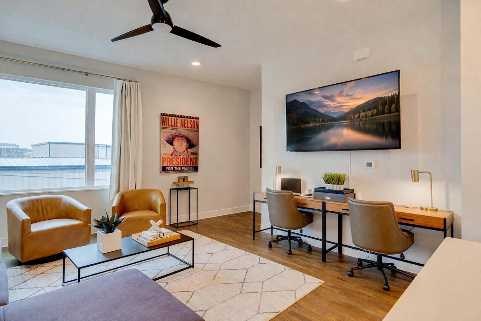 Two Large Homes Minutes To Downtown Holiday home *