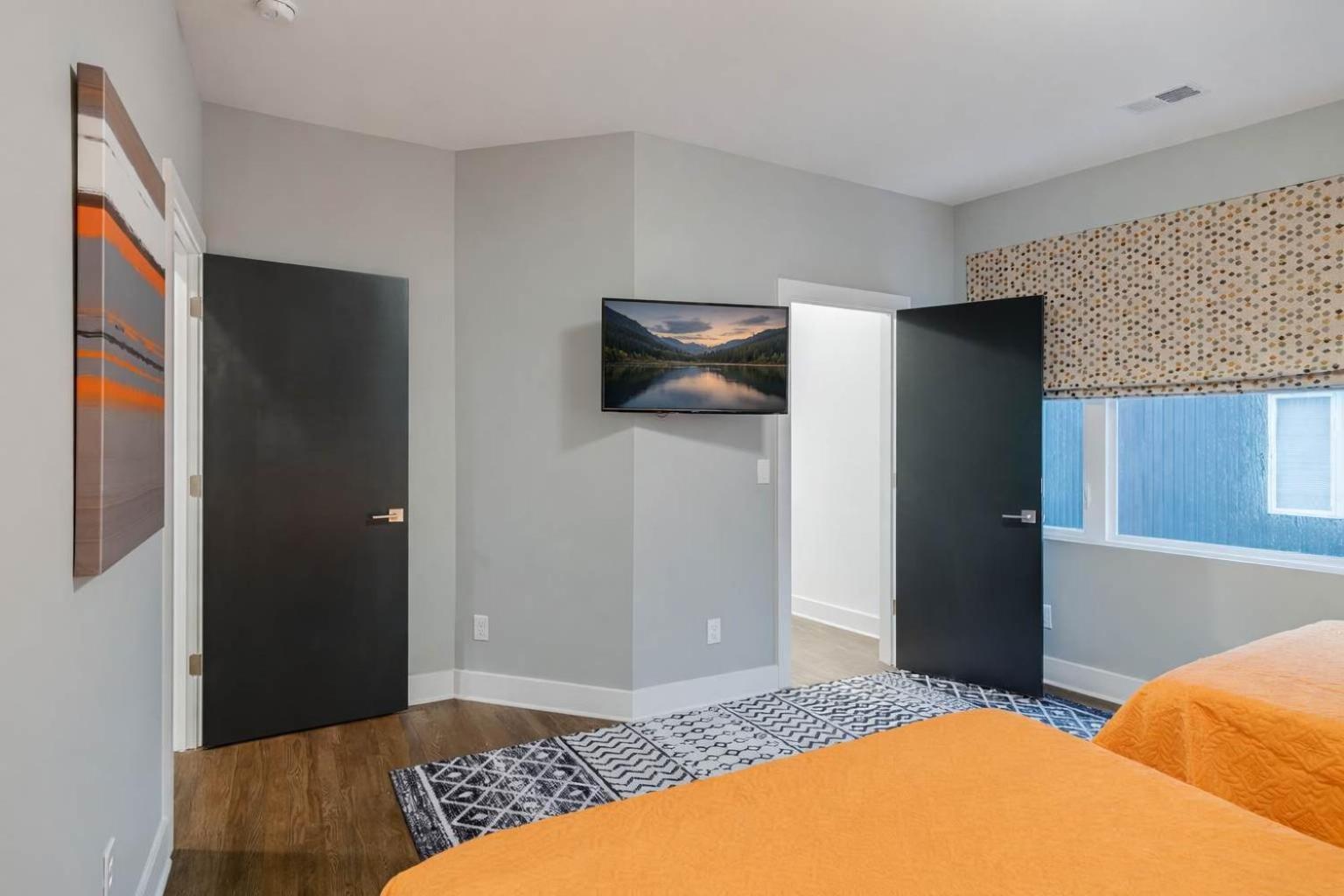 Two Large Homes Minutes To Downtown * Nashville