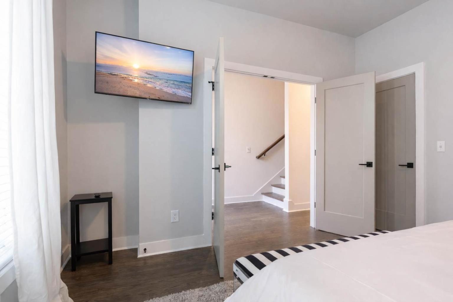 New Side By Side Homes - Sleeps 24 Holiday home Nashville