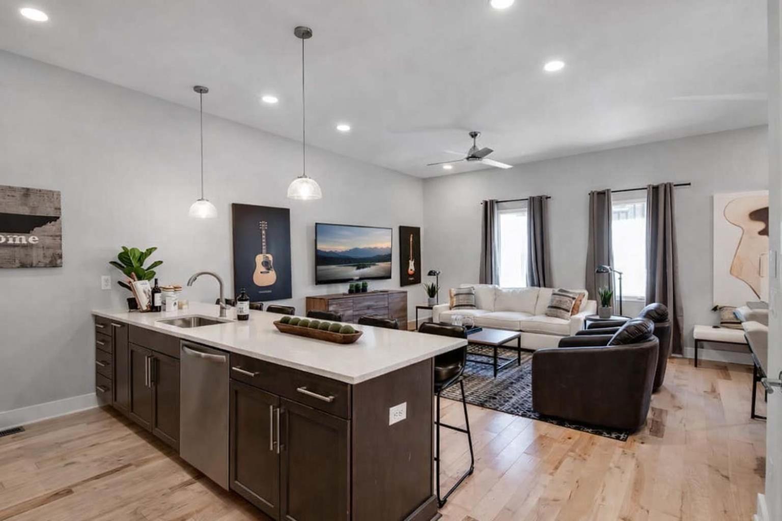 Side By Side Nash Homes - Relaxing Rooftop Patios * Nashville
