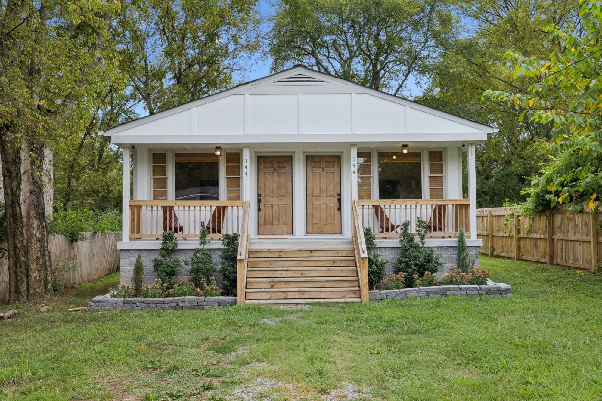 Vibey Unit In Duplex Nashville