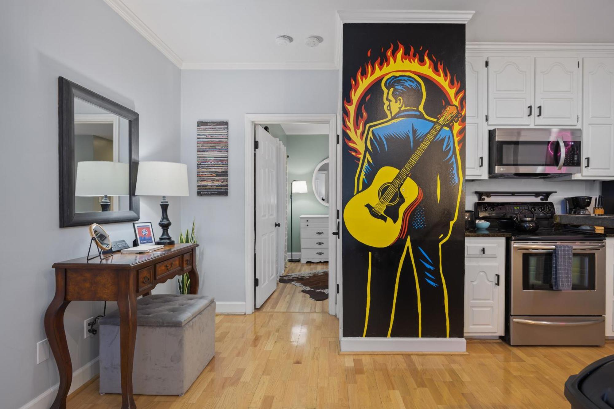 Historic Honky Tonk Hideaway Apartment *