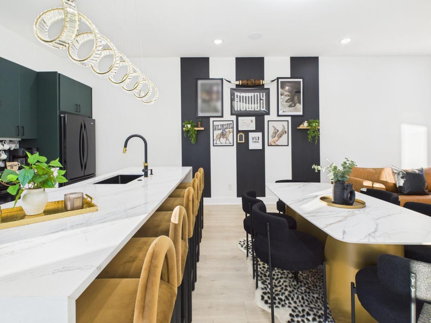 Halo-rooftop Patio & Game Room-mins To Broadway Holiday home
