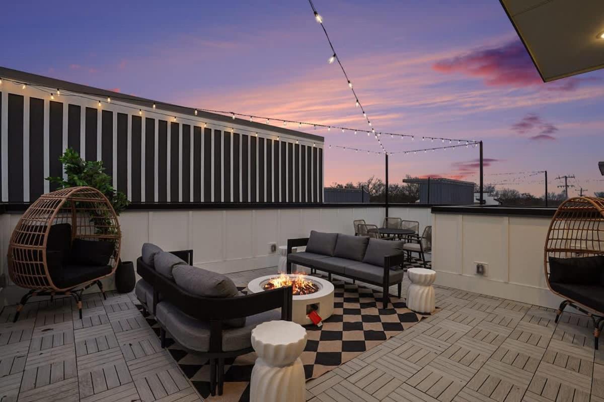 Holiday home Halo-rooftop Patio & Game Room-mins To Broadway Nashville