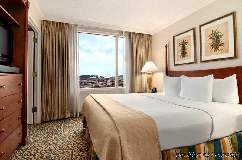 Hilton Downtown Hotel 4*
