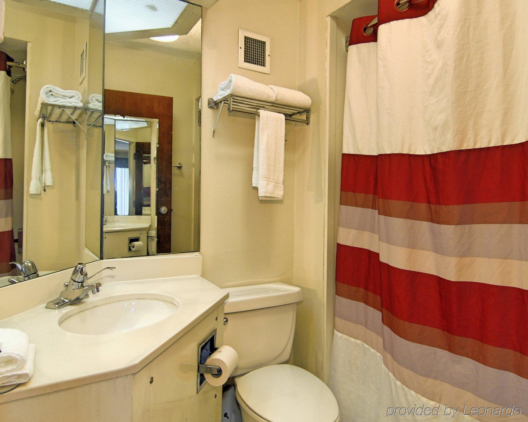 Red Roof - Music Motel Nashville