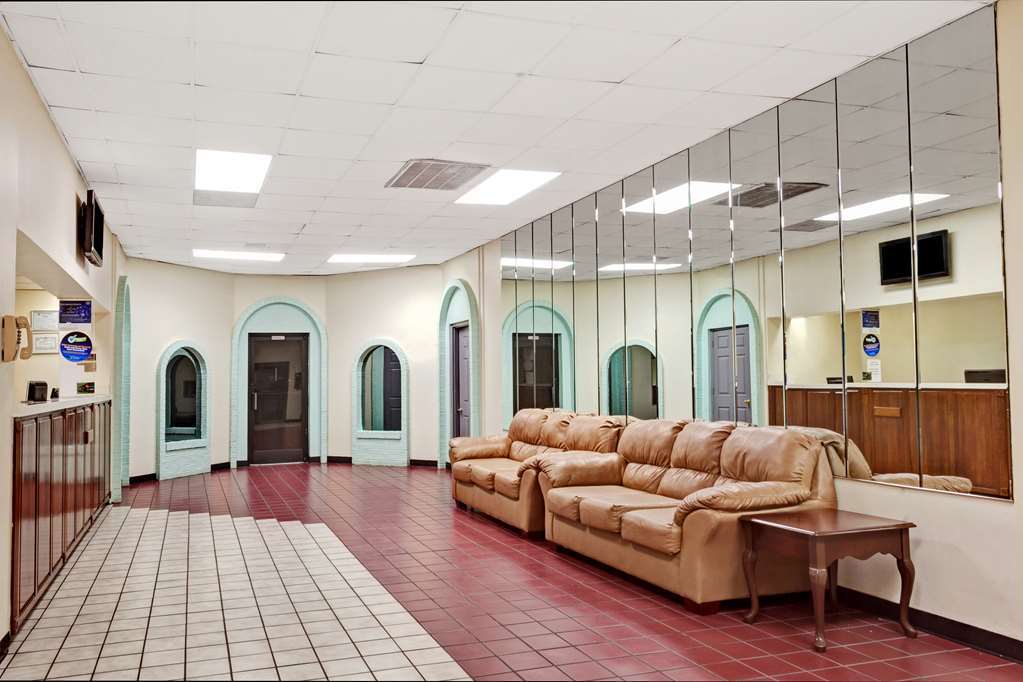 Knights - Downtown Hotel 2*