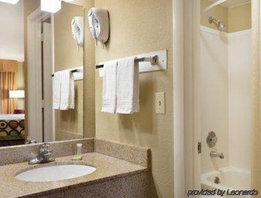 Hotel Super 8 By Wyndham West 2*