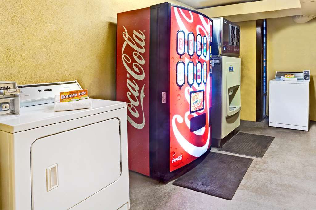 Super 8 By Wyndham West Hotel 2*