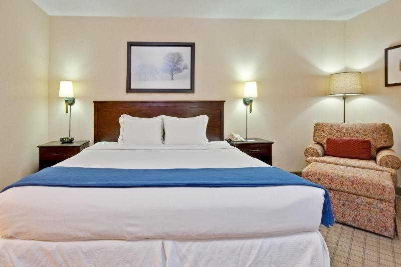 Hotel Holiday Express Nashville-downtown - Broadway By Ihg Nashville