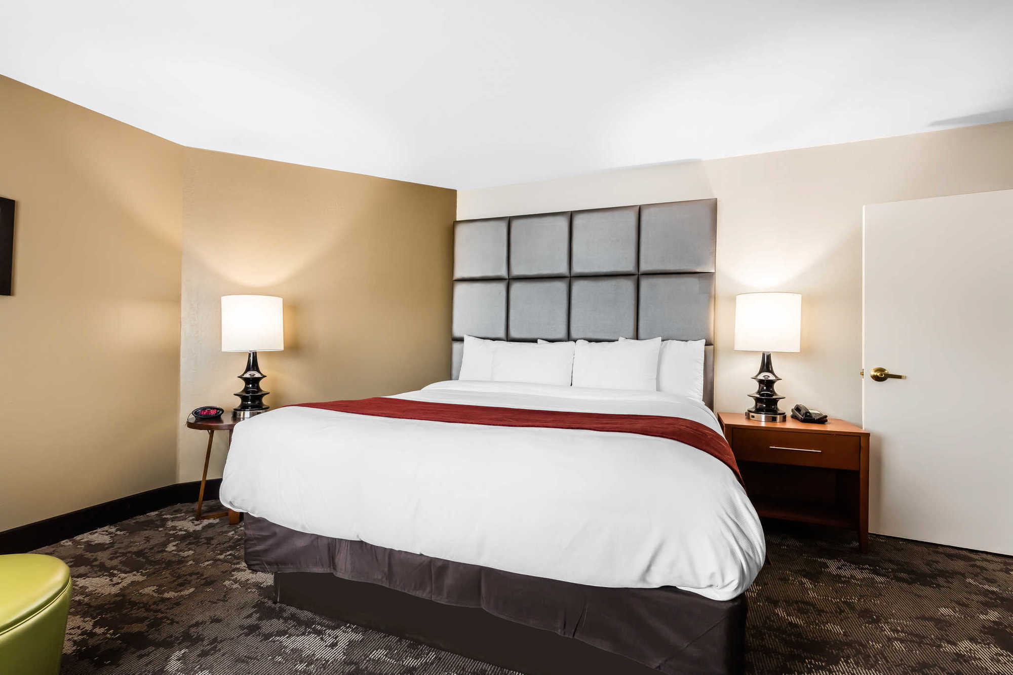 Comfort & Near Tanger Outlets I-24 Antioch Hotel