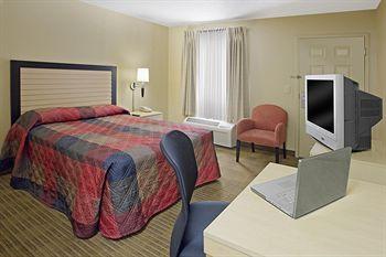 Hometowne By Red Roof - Airport/briley Pkwy Motel