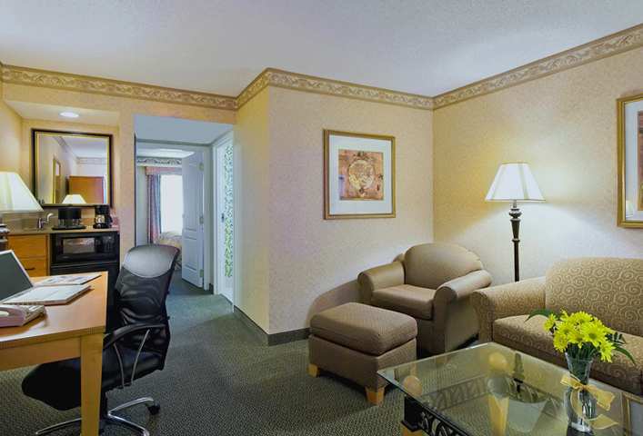 Hotel Embassy - At Vanderbilt 3*