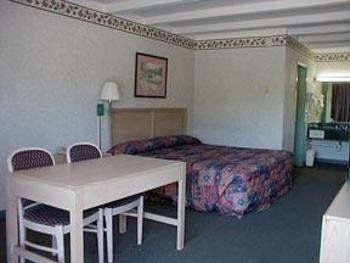 Rodeway Airport Hotel