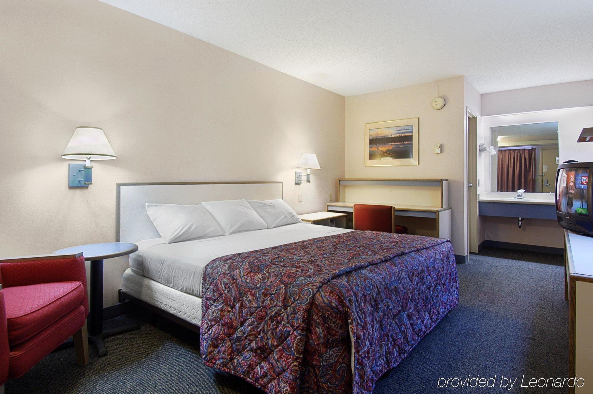 Red Roof Plus+ Fairgrounds Hotel 3*