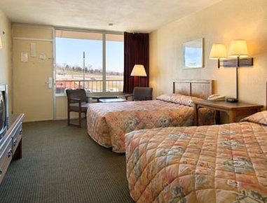 Super 8 By Wyndham Downtown Hotel