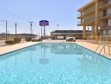 Super 8 By Wyndham Downtown 2*