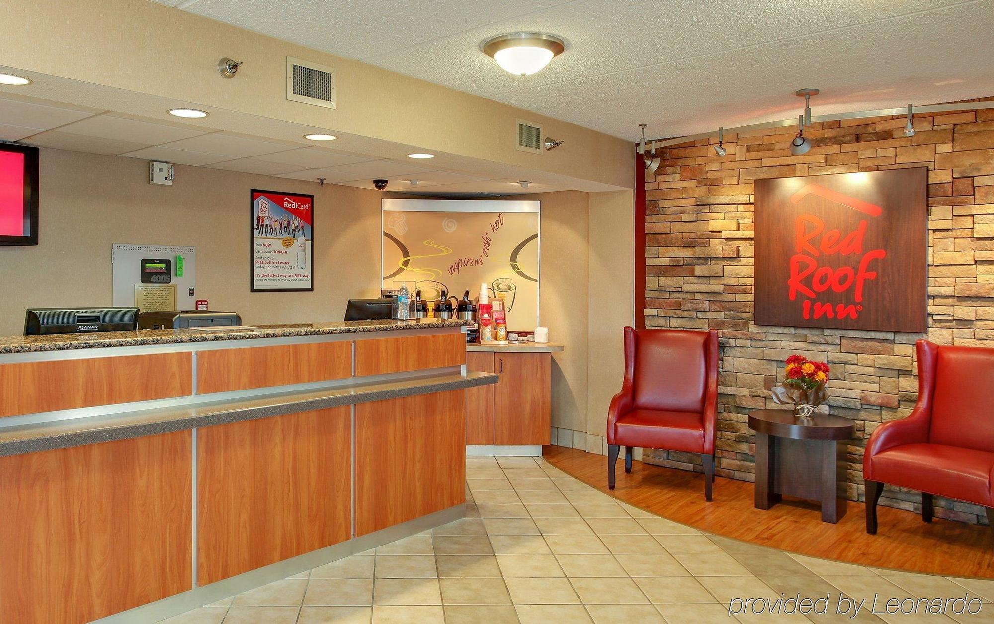 Red Roof Plus+ Airport 3*