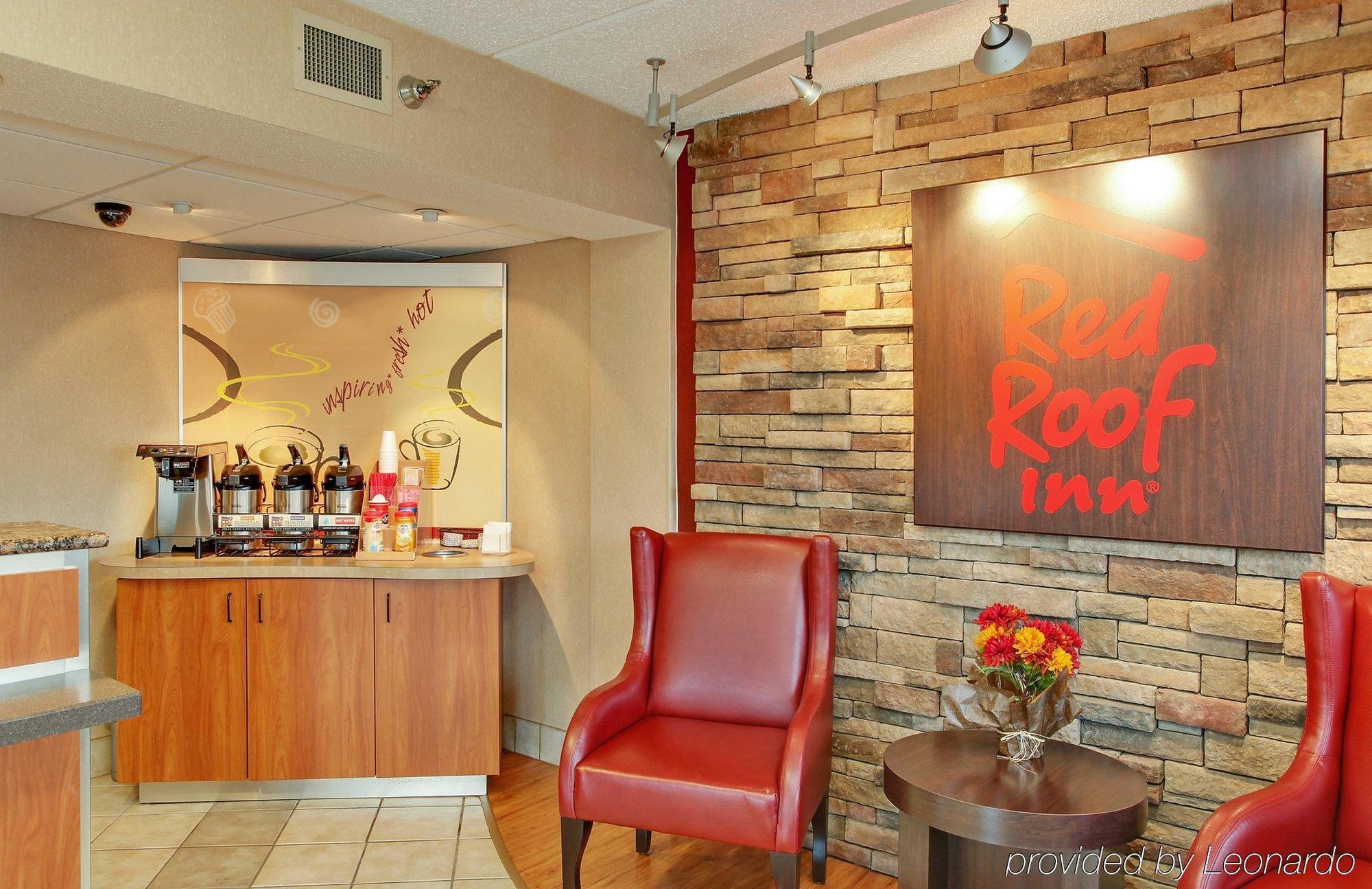 Red Roof Plus+ Airport