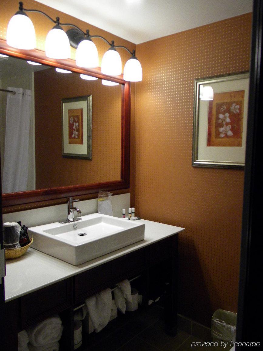 Country & By Radisson Airport Tn Hotel 3*