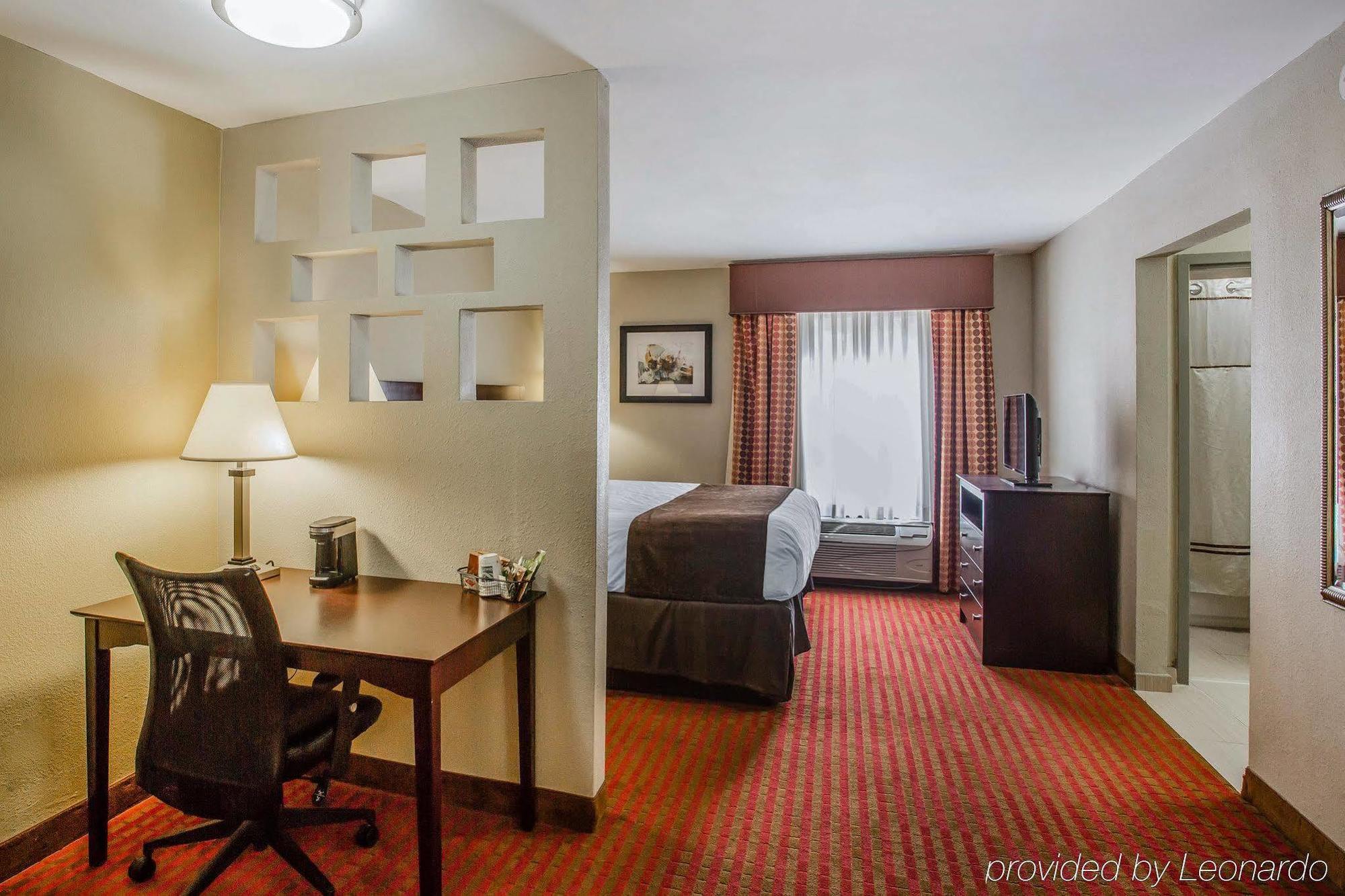 Quality Airport Hotel 3*