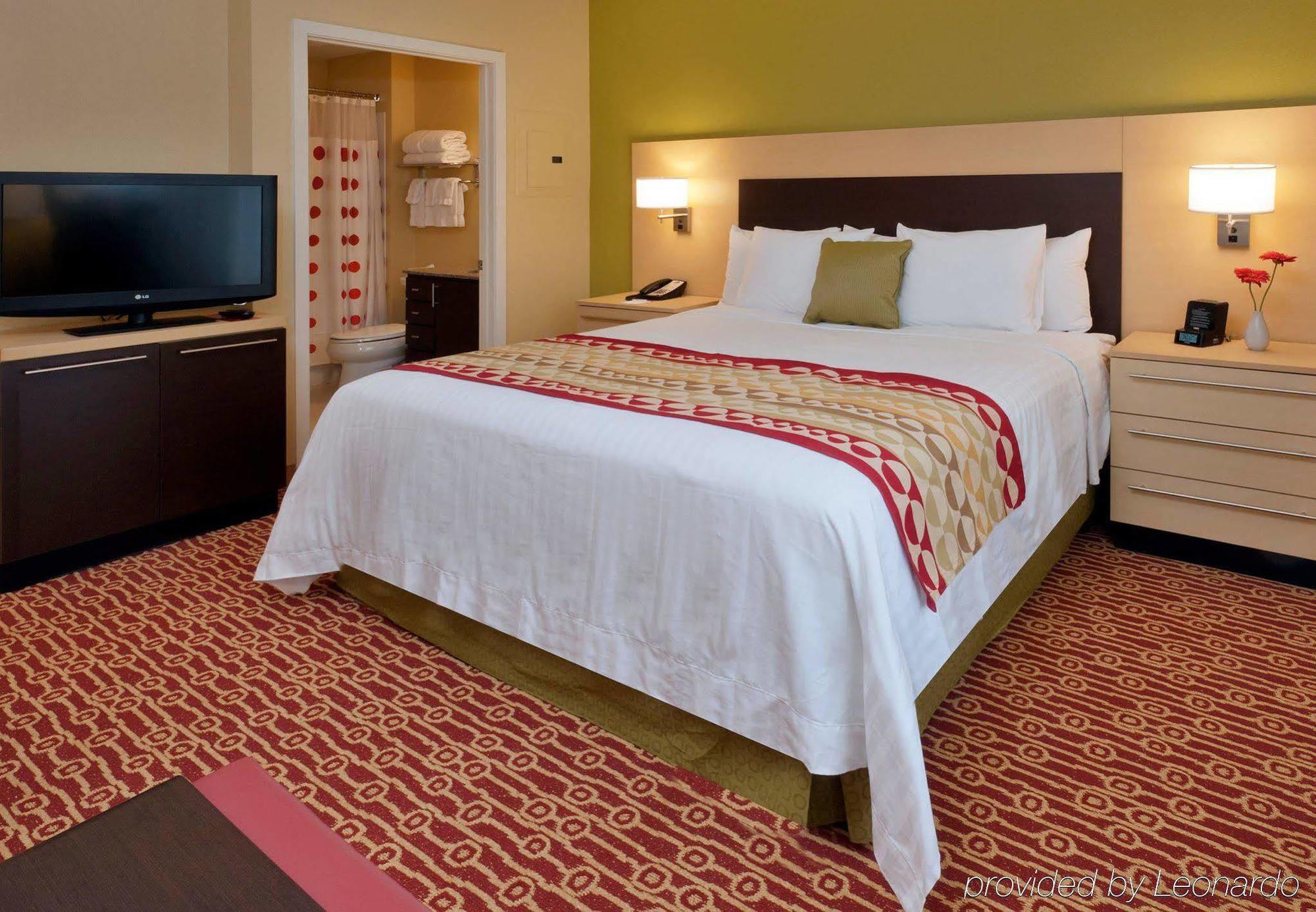 Towneplace By Marriott Airport Hotel