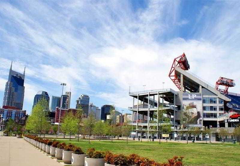 Courtyard By Marriott Airport Hotel