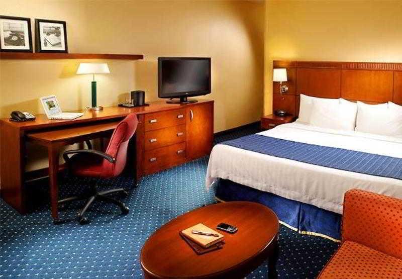Courtyard By Marriott Airport 3*