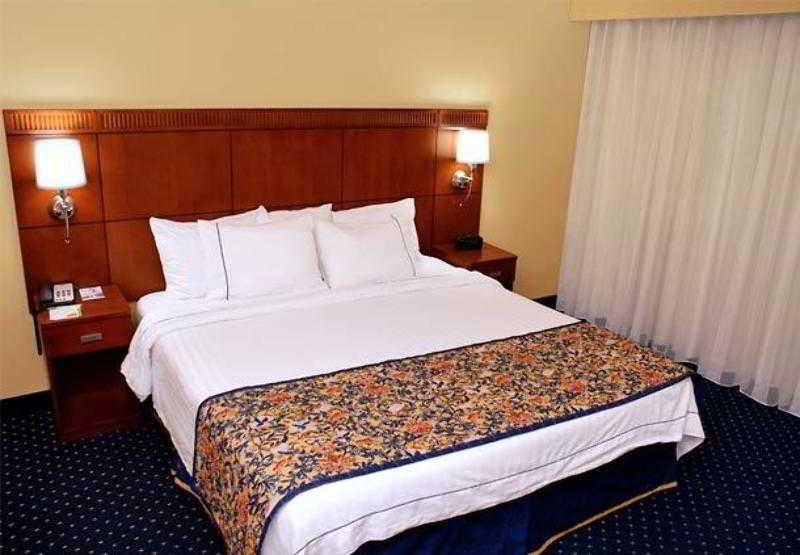 Courtyard By Marriott Airport Hotel 3*