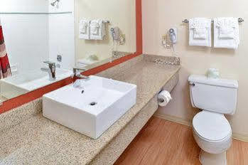 Red Roof Plus+ Airport Nashville