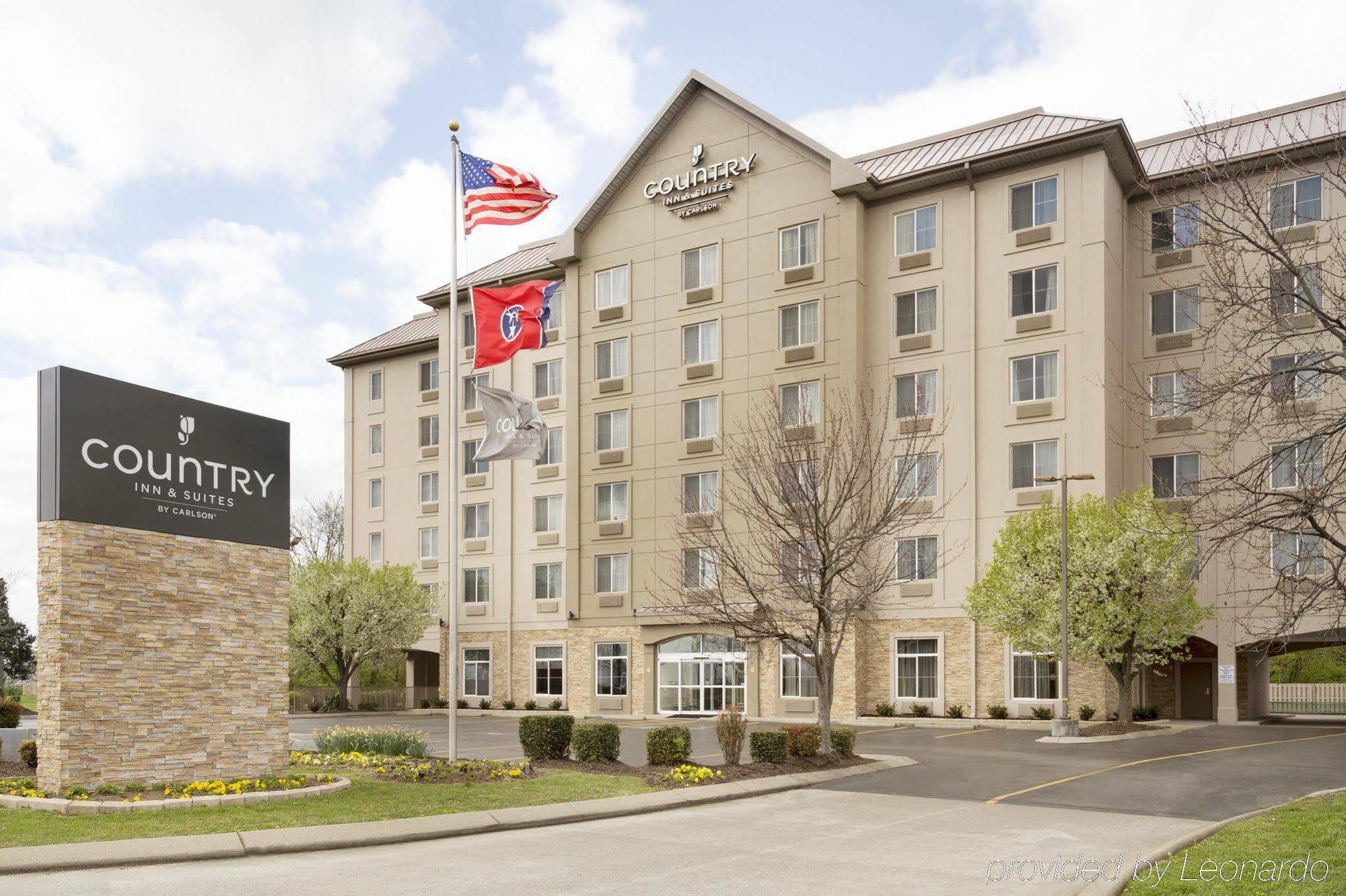 Country & By Radisson Airport Tn Hotel 3*