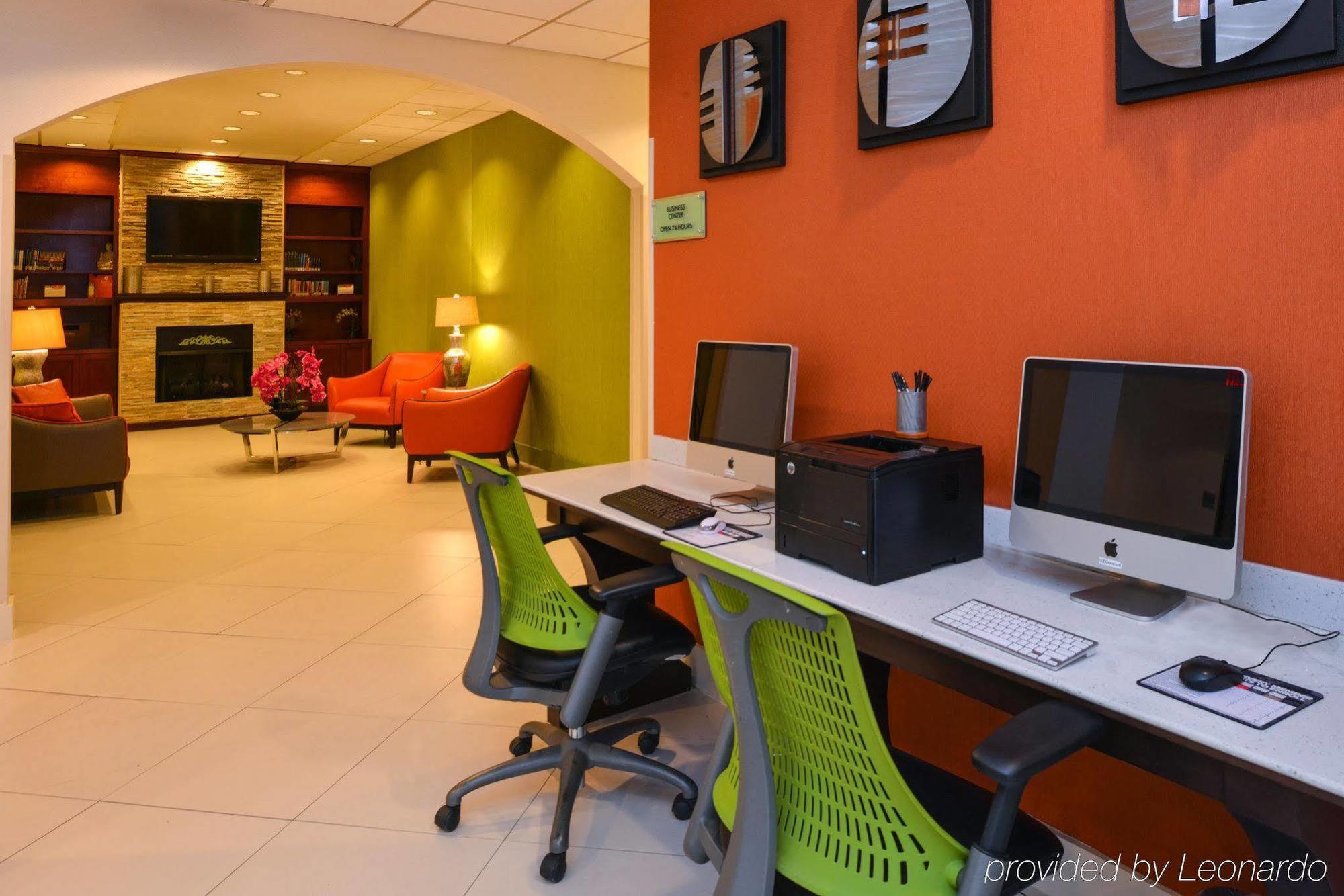 Country & By Radisson Airport Tn Hotel 3*