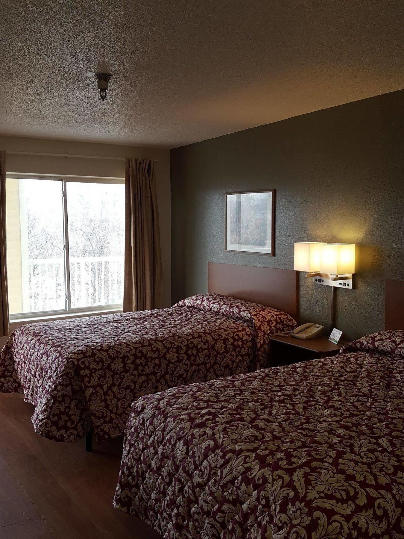 Hometowne By Red Roof - Airport/briley Pkwy Motel