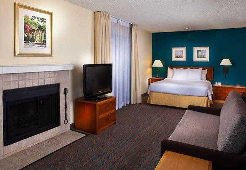 Hotel By Marriott Airport