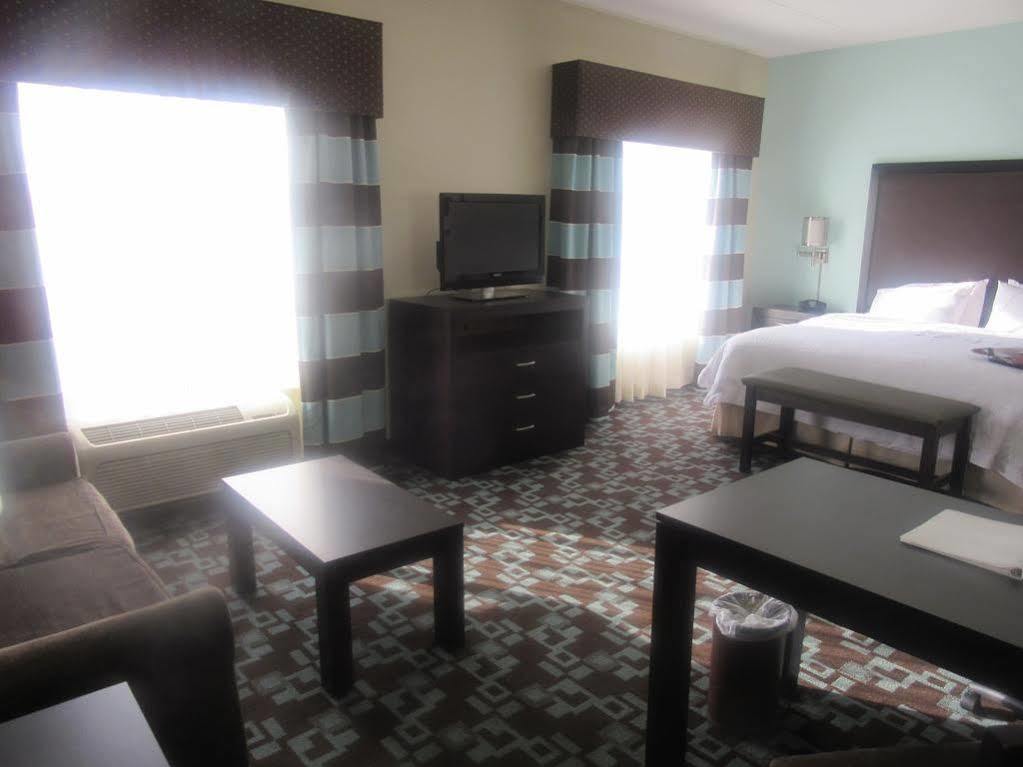 Hampton & At Opryland 3*