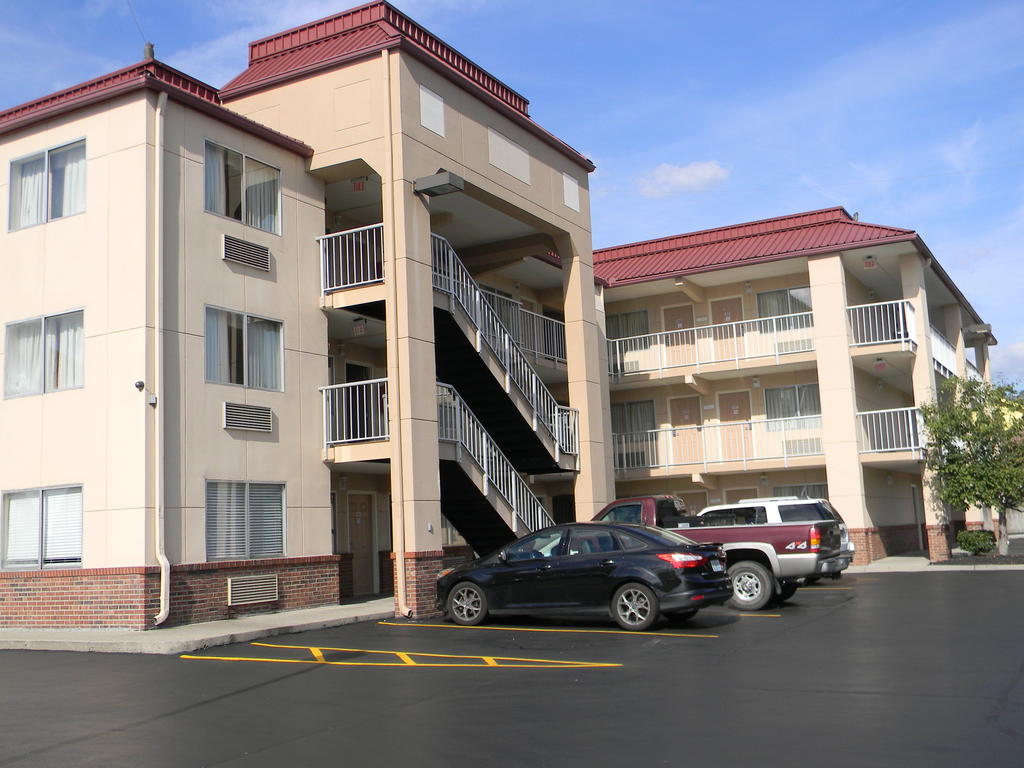 Hotel Days By Wyndham Airport East